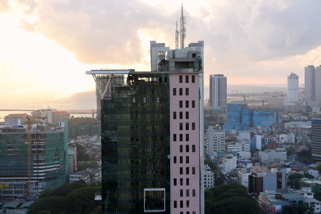 Skylounge Apartment โคลอมโบ ภายนอก รูปภาพ